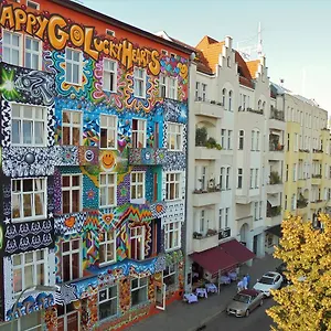 Happy Go Lucky + Berlino